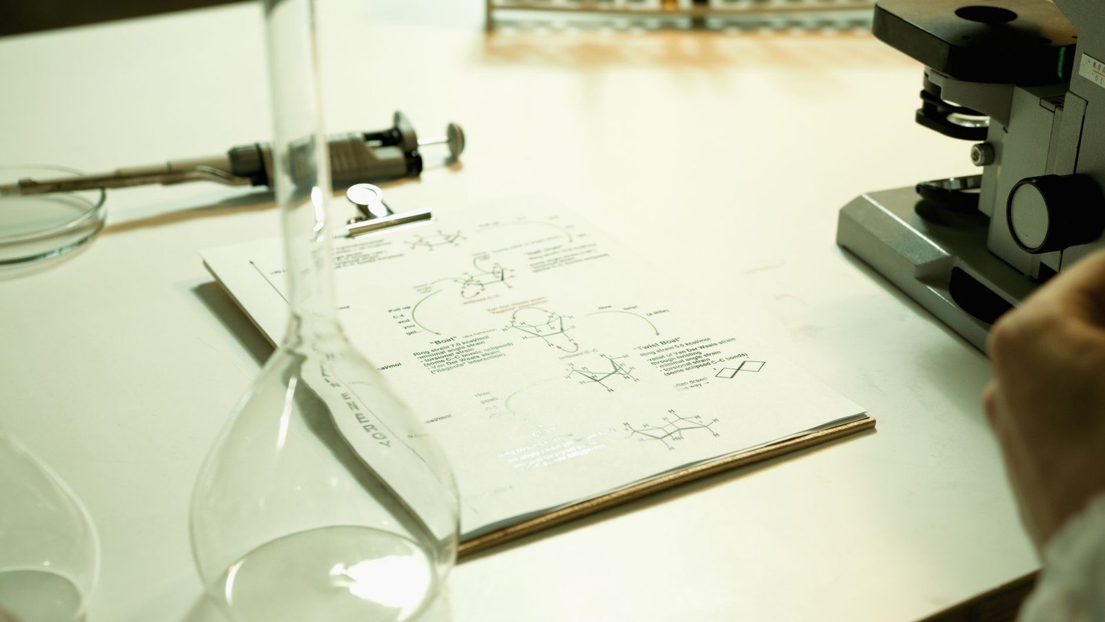 Animal study setup suggesting kombucha cholesterol research in a lab environment